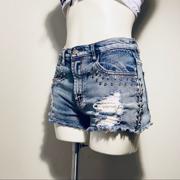 🛑 SOLD Forever 21 studded denim cut-off shorts - Picture 7 of 9